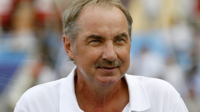 Chien tich vang doi cua Indonesia va Alfred Riedl hinh anh