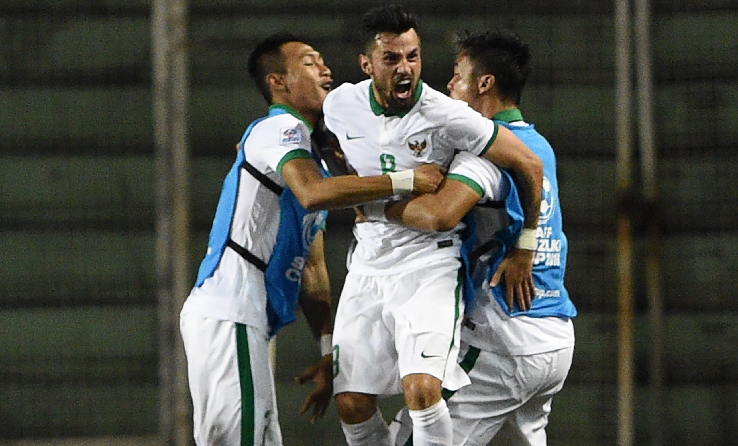 Lilipaly khien DT Viet Nam de chung anh 2