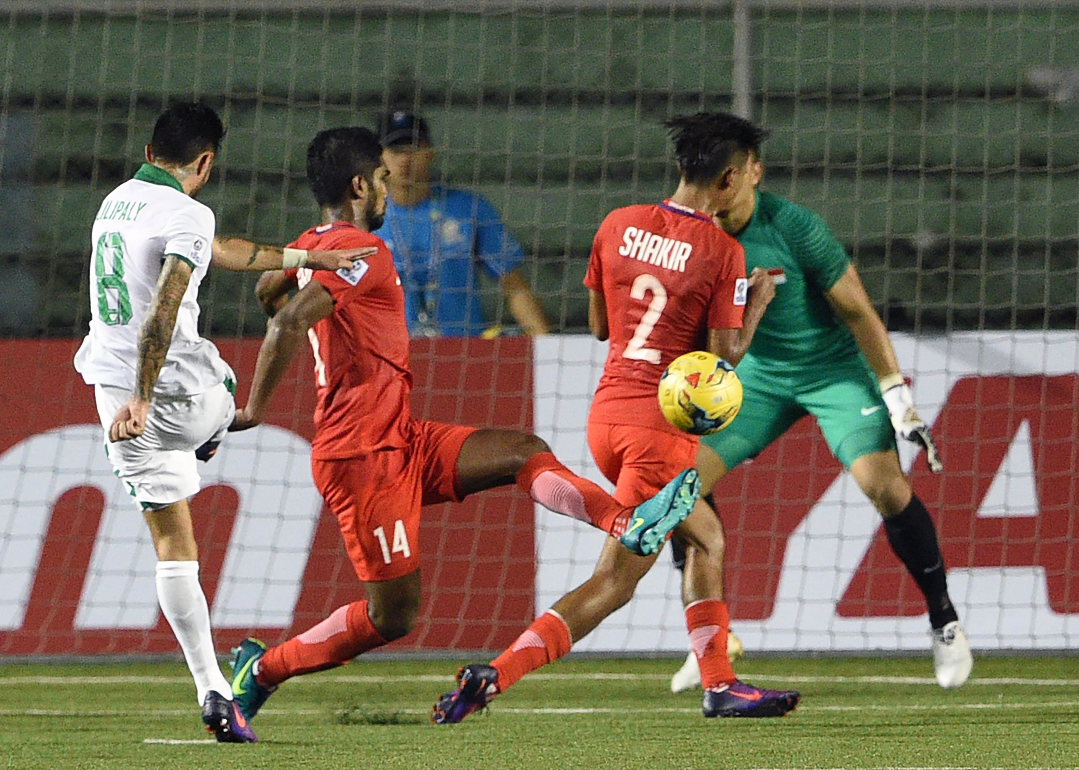 Lilipaly khien DT Viet Nam de chung anh 1