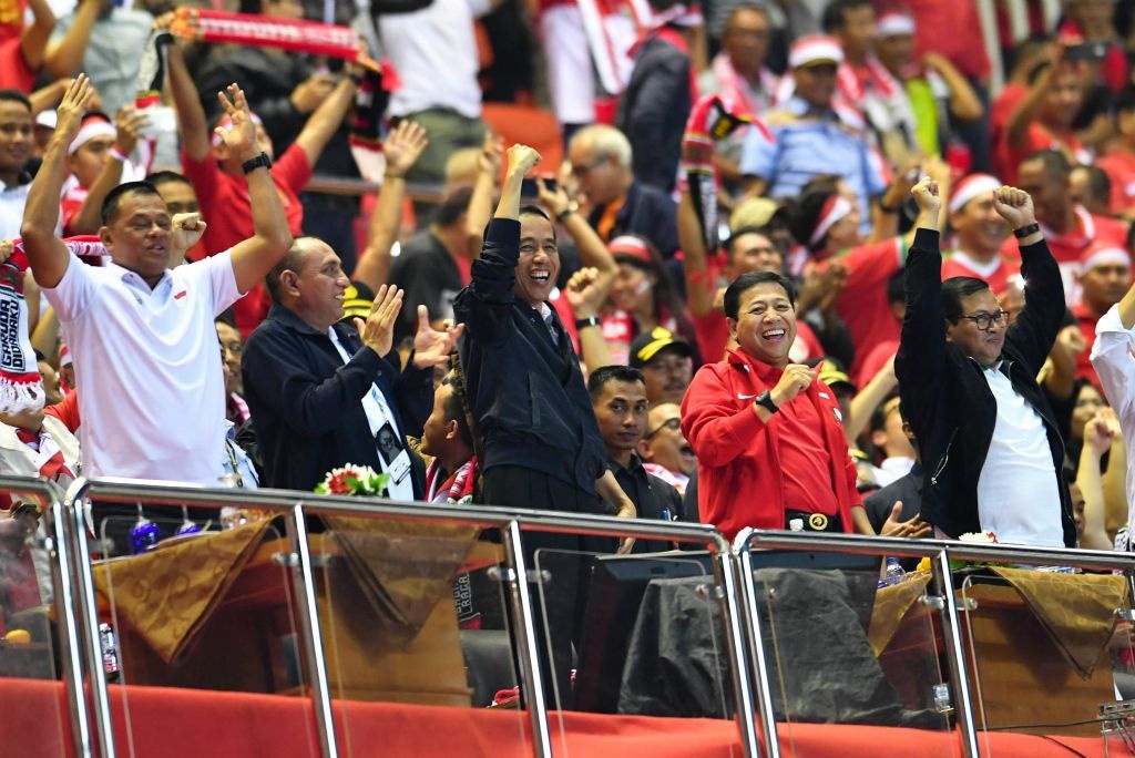 'Cau thu Viet Nam dang nhan the do' anh 2