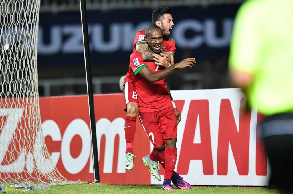 'Cau thu Viet Nam dang nhan the do' anh 1