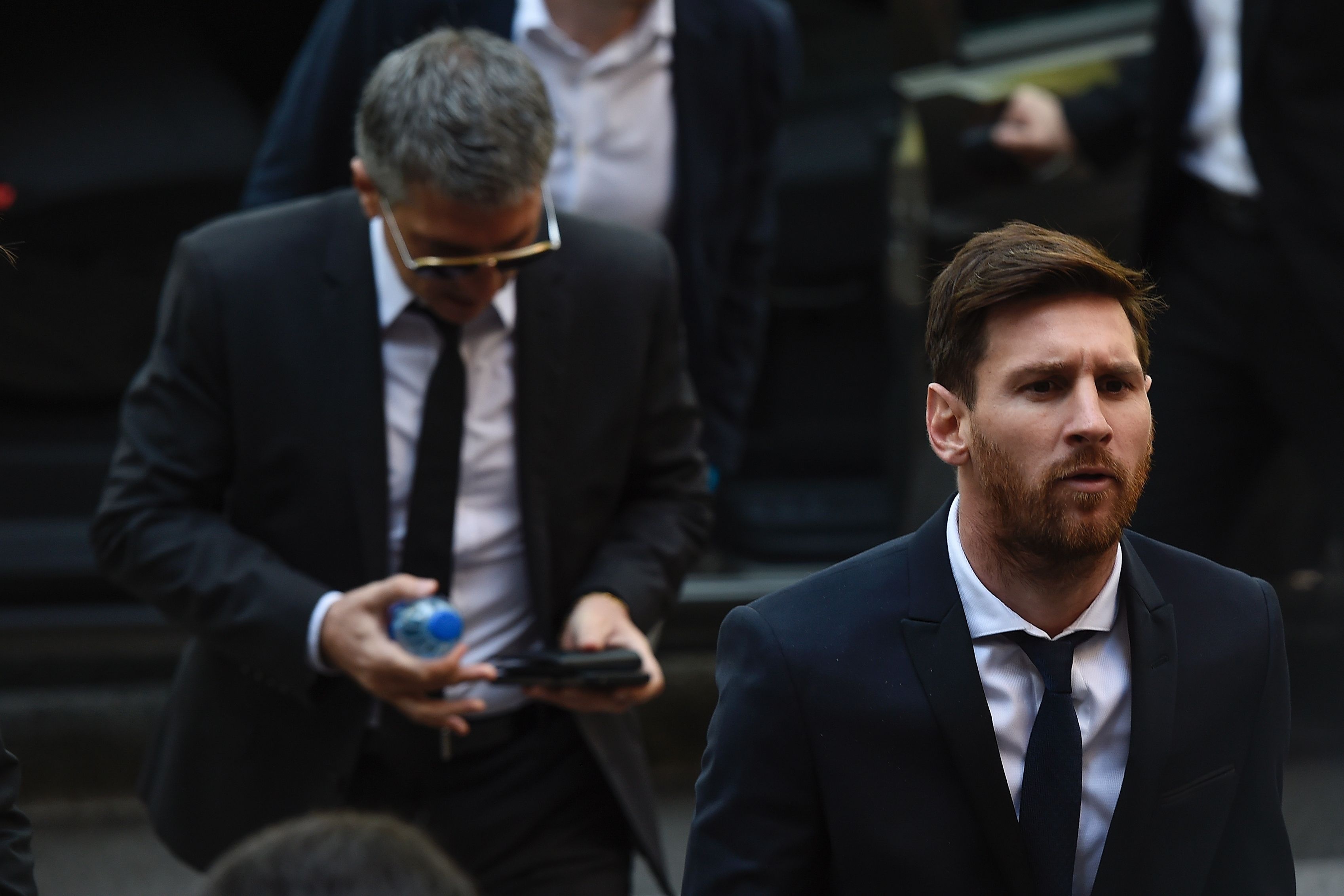 Messi va Ronaldo lach luat the nao? anh 2