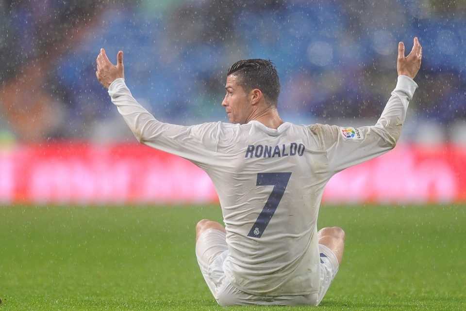 Ronaldo co the ngoi tu vi nghi an tron thue anh 1