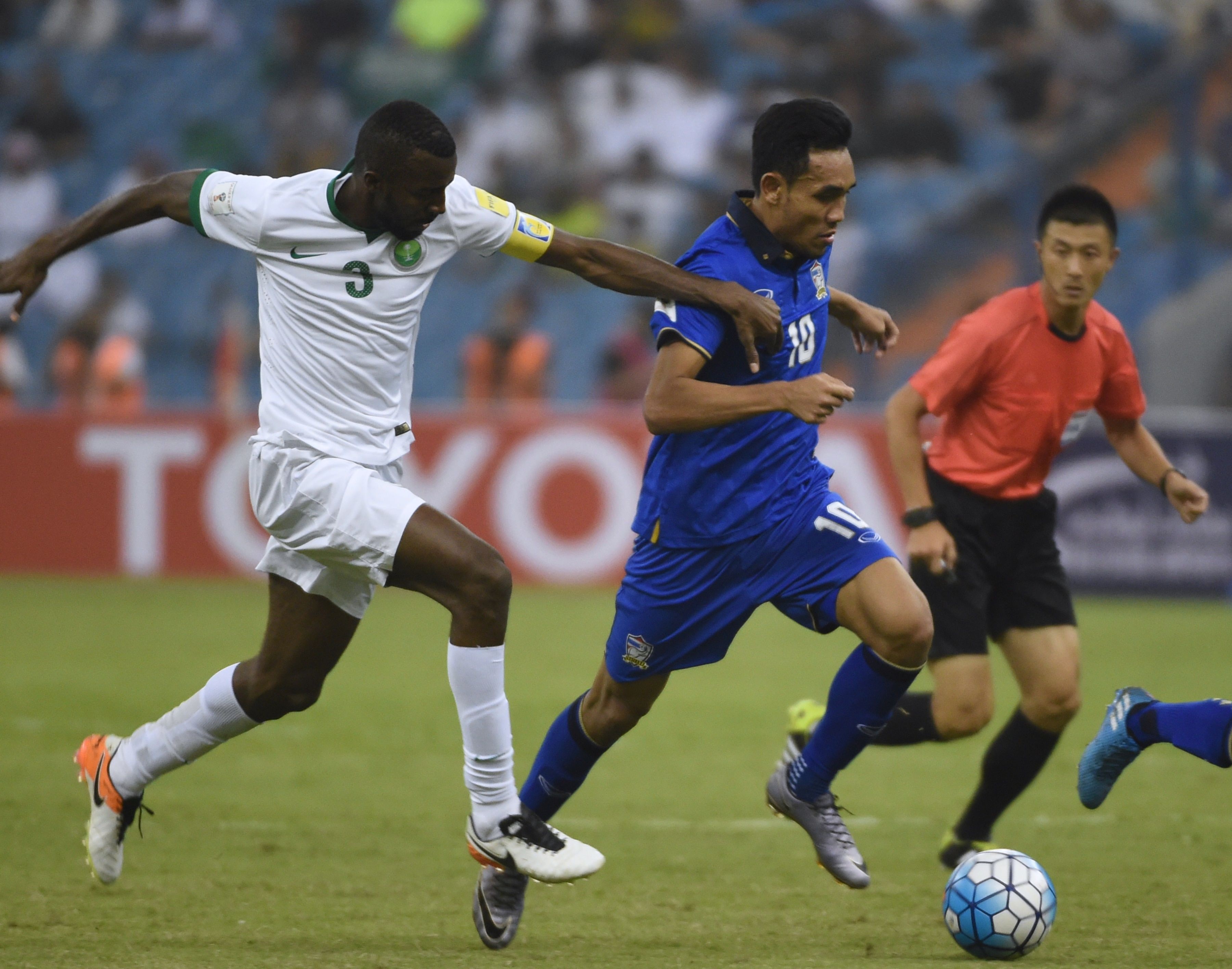 Trọng tài Trung Quốc bắt trận Việt Nam - Indonesia là 'máy rút thẻ' ảnh 1 Trong tai Trung Quoc bat tran Viet Nam - Indonesia la 'may rut the' anh 1