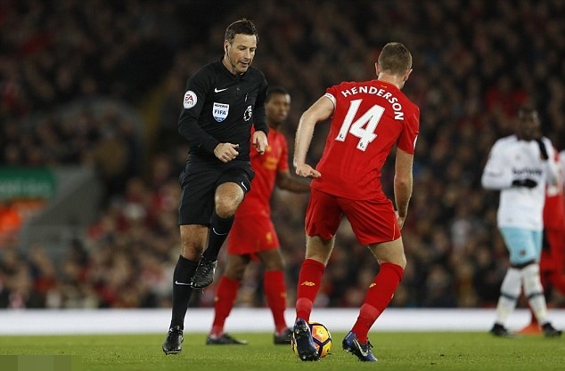 The dung giong Ronaldo cua trong tai Clattenburg anh 1