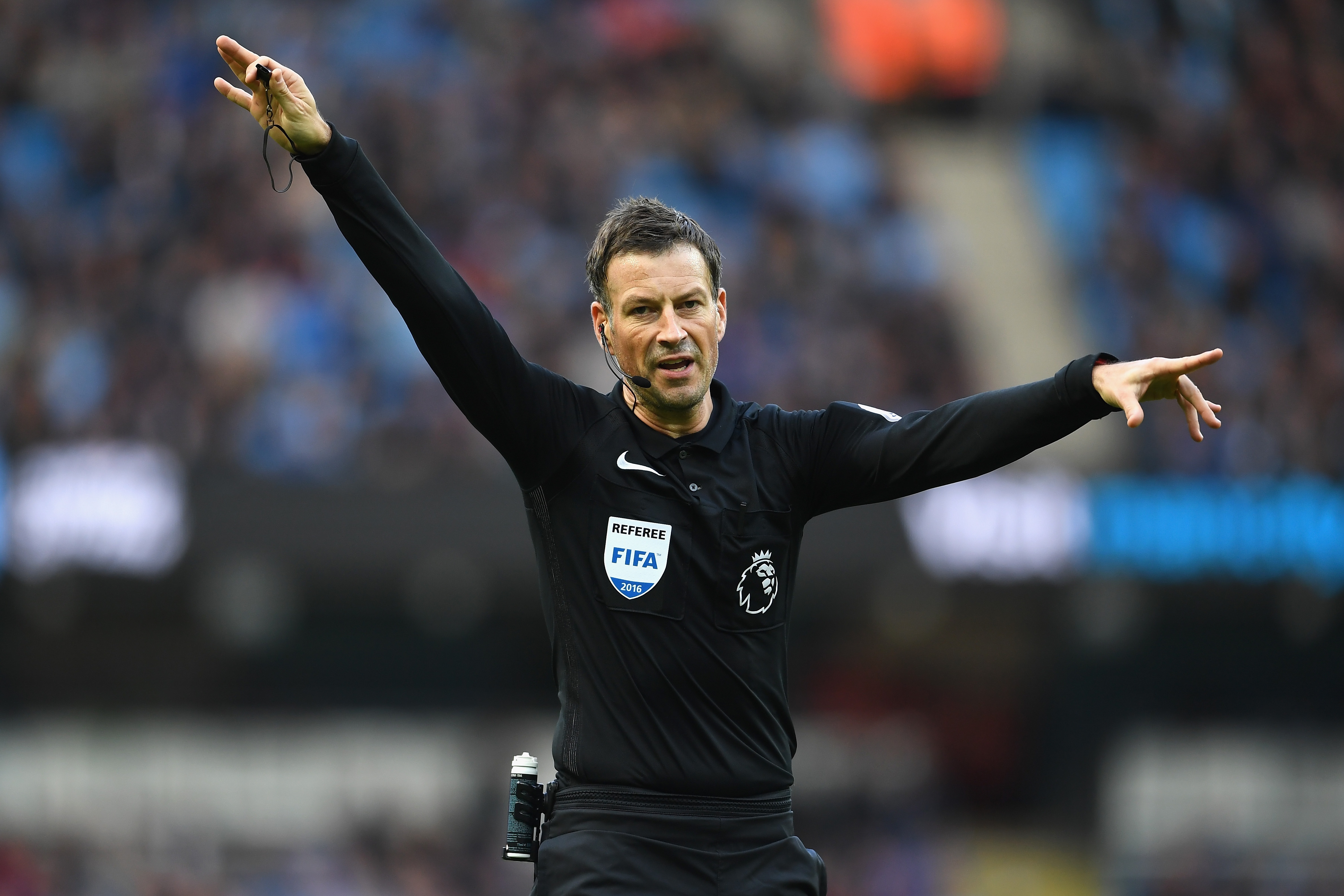 The dung giong Ronaldo cua trong tai Clattenburg anh 8