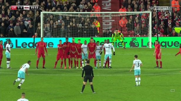 The dung giong Ronaldo cua trong tai Clattenburg anh 3