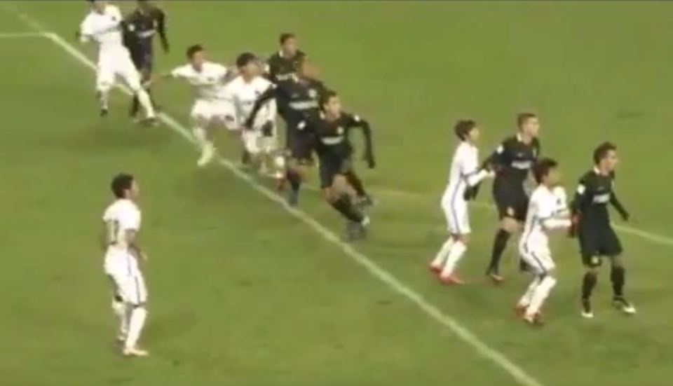 Lich su chung kien trong tai dau tien dung cong nghe thoi penalty anh 2