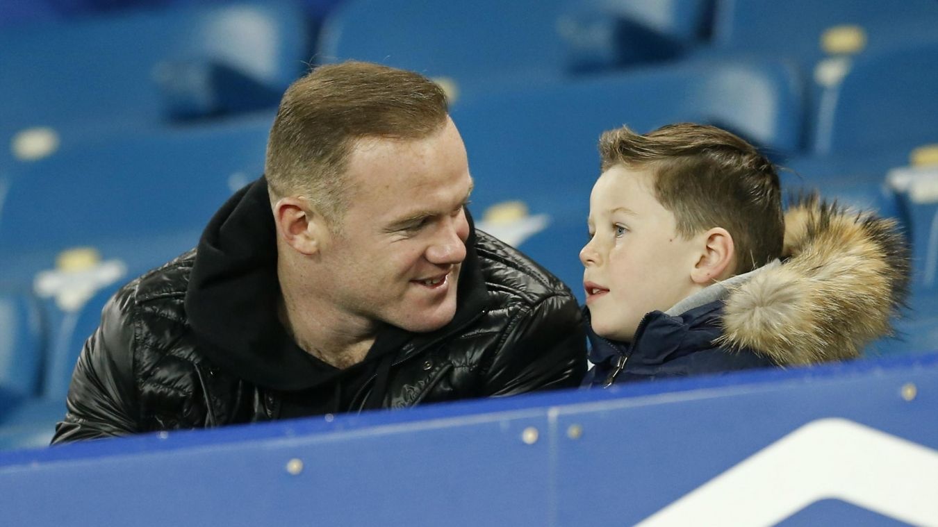 Rooney gui con trai toi kinh dich Man City tap luyen hinh anh