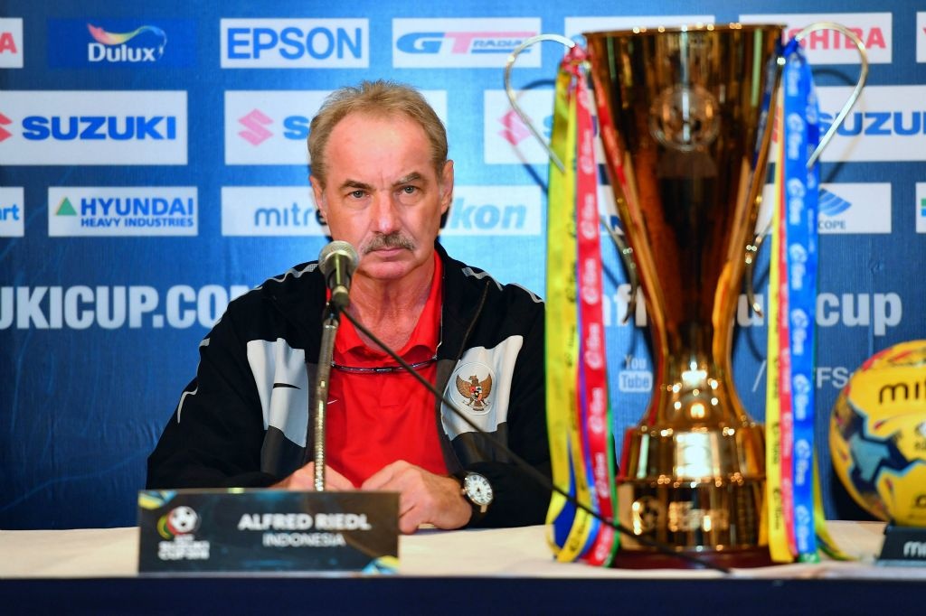 Viet cho Riedl, nguoi ve nhi vi dai hinh anh