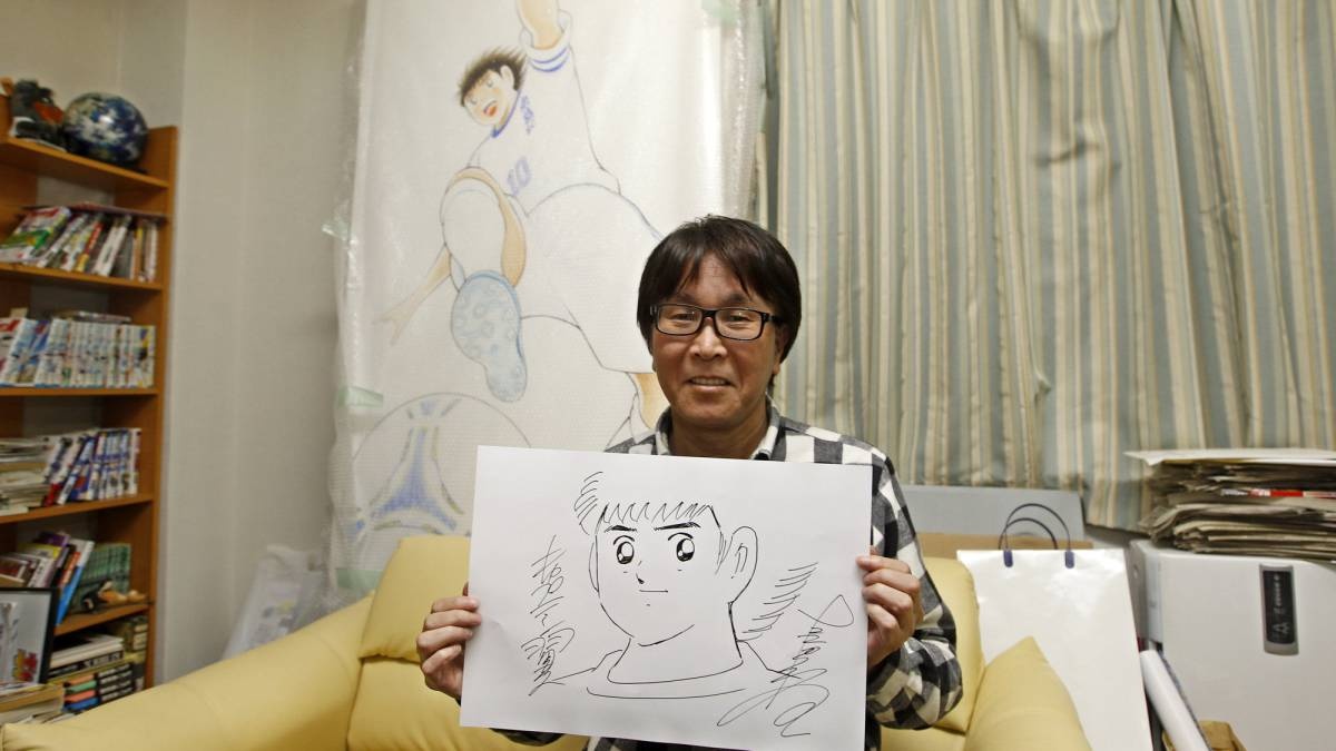 Messi va Ronaldo la ai trong mat 'cha de' Tsubasa? hinh anh