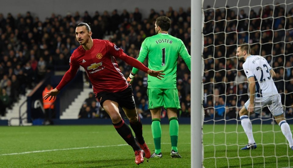 Sau 16 tran,  chi Nistelrooy hon duoc Ibrahimovic anh 1