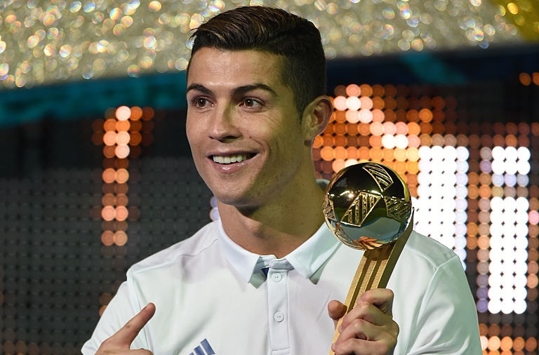 Truyen thong tiet lo Ronaldo tiep tuc qua mat Messi anh 1