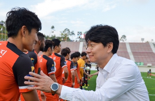 Trang chu Gangwon tang Xuan Truong len tan may xanh anh 2