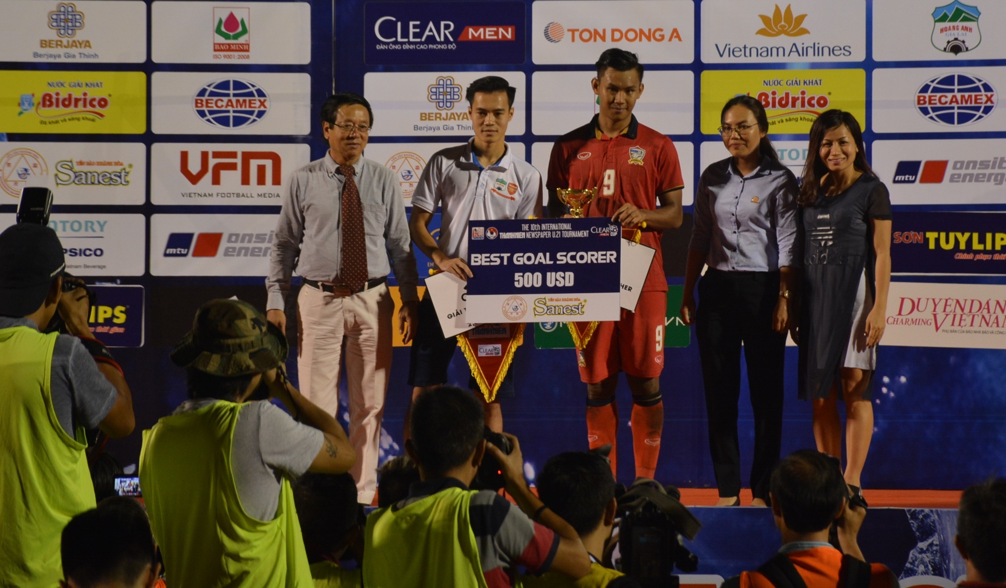 Giai dau cua Van Toan anh 1