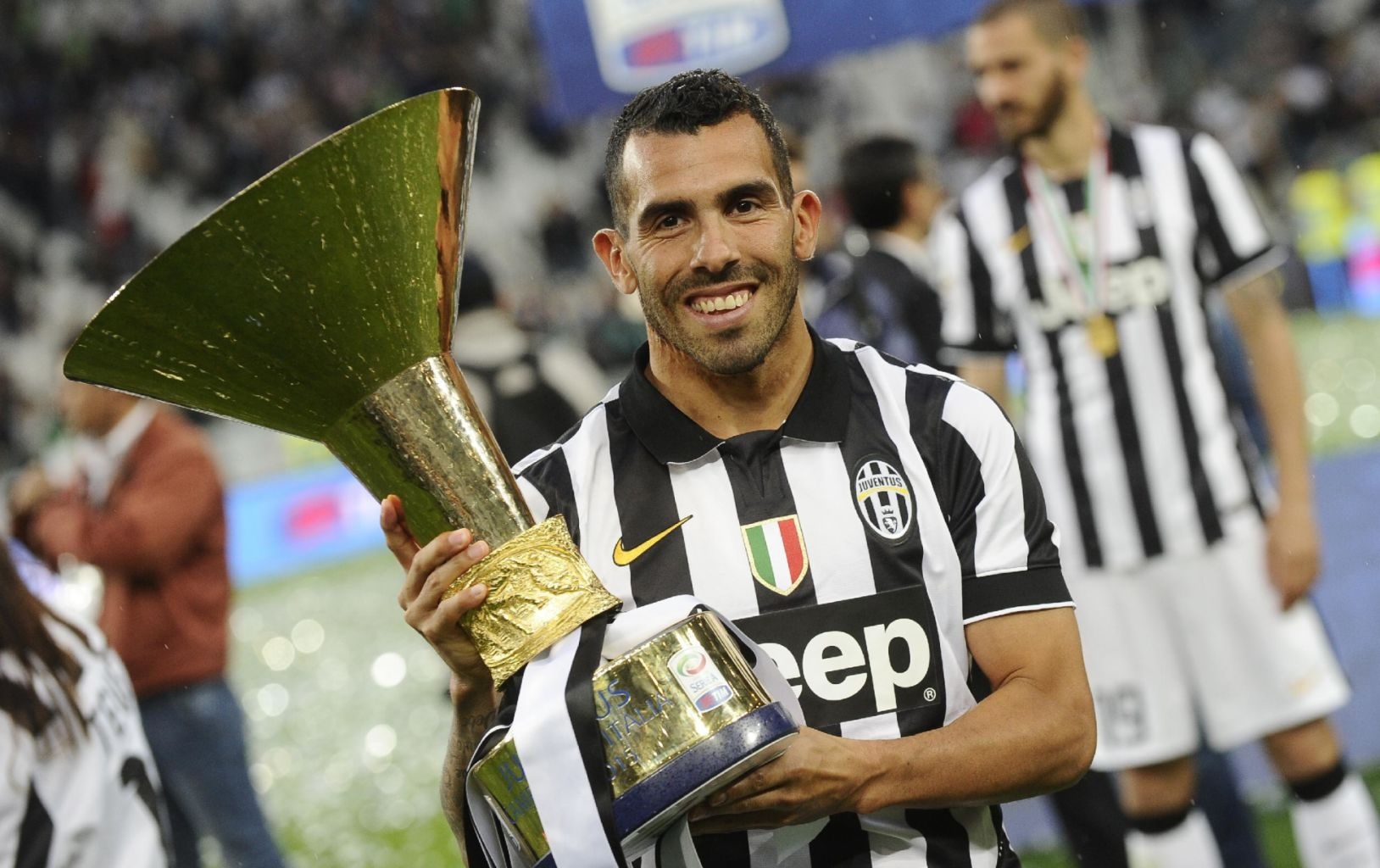 Carlos Tevez,  trieu phu voi xuat phat diem o chuot anh 3