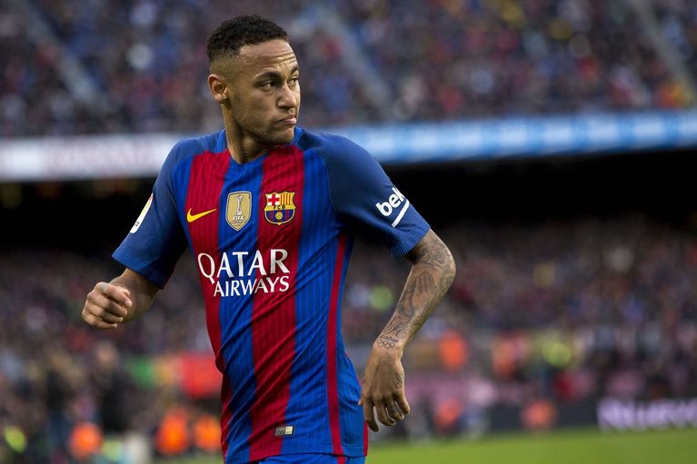 Ronaldo ngoai cuoc trong doi hinh dat gia nhat the gioi anh 11