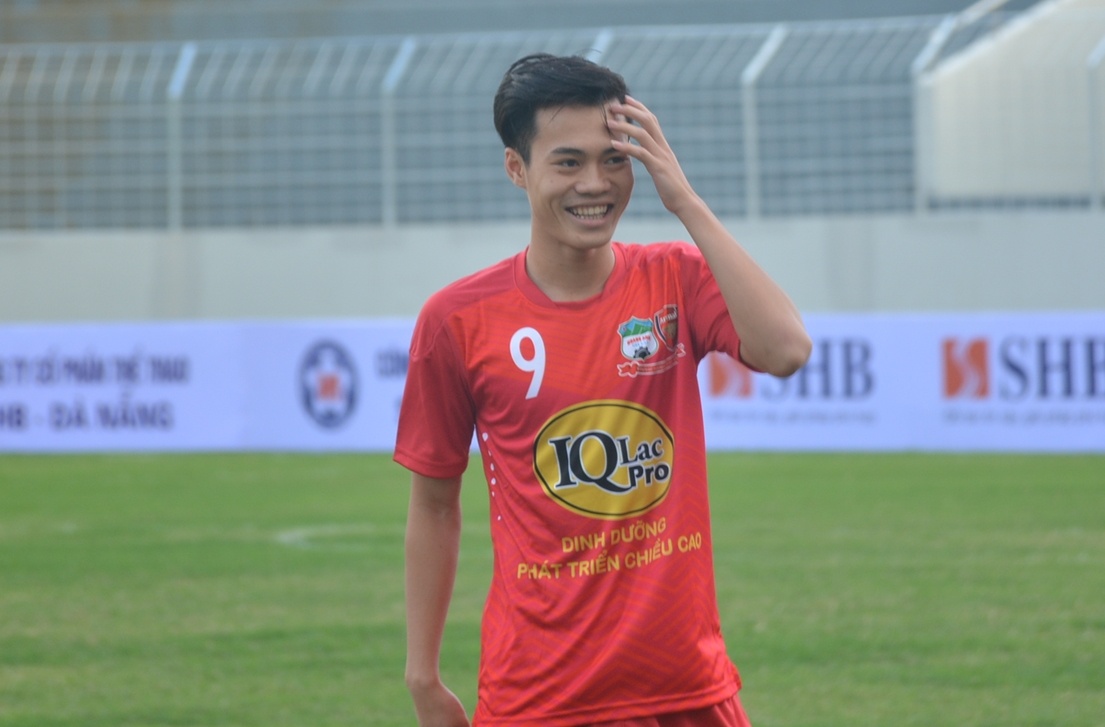 Van Toan cuoi tha ga,  Cong Phuong lam mat nghiem truoc tran gap Da Nang anh 1