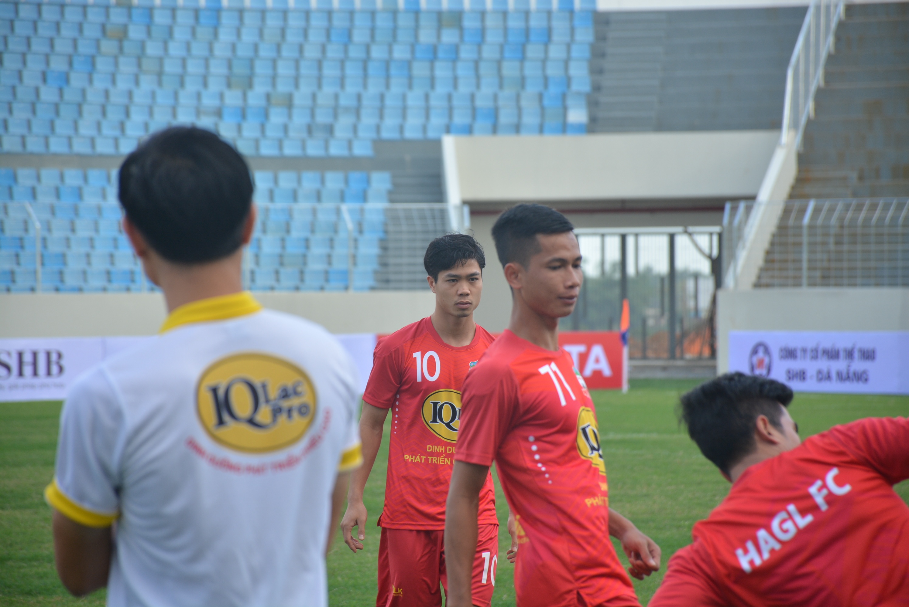 Van Toan cuoi tha ga,  Cong Phuong lam mat nghiem truoc tran gap Da Nang anh 6