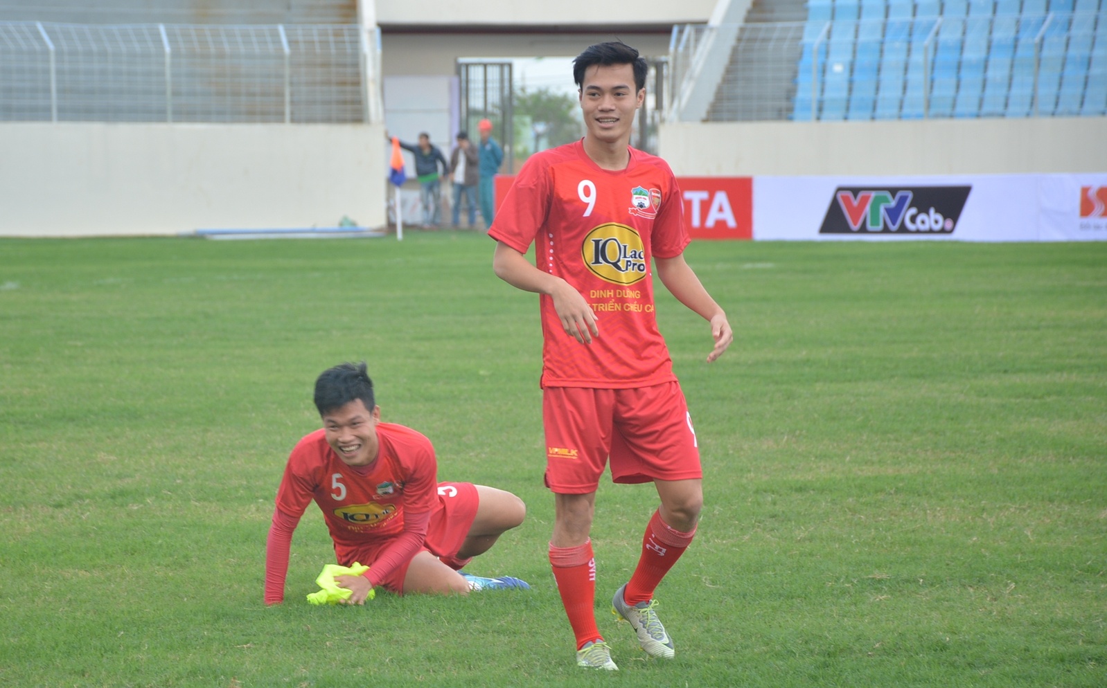 Van Toan cuoi tha ga,  Cong Phuong lam mat nghiem truoc tran gap Da Nang anh 3