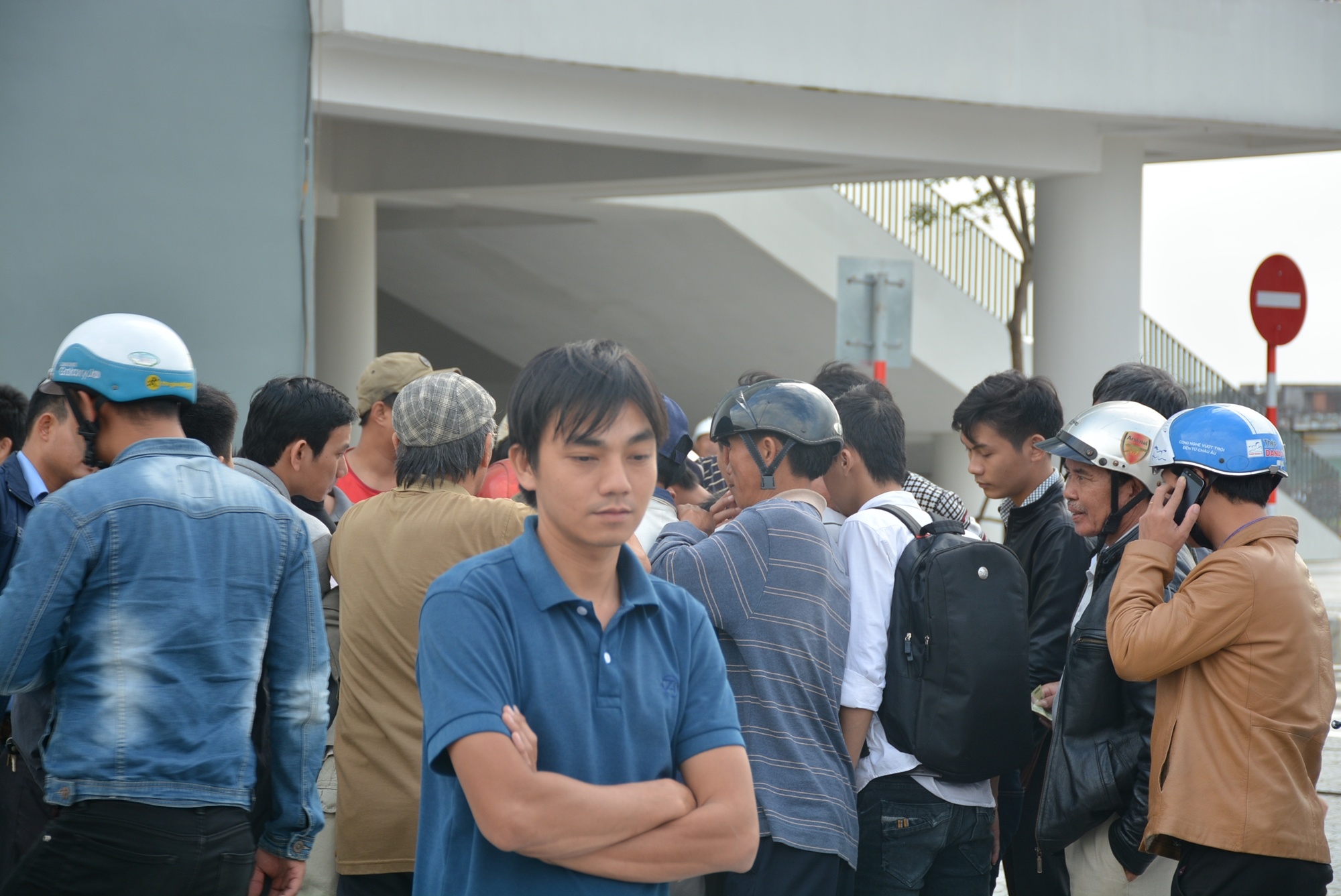 La lung canh mua ve xem tran Da Nang vs HAGL hinh anh