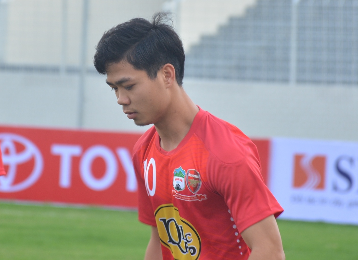 Cong Phuong lanh lung trong buoi tap cuoi cua HAGL hinh anh