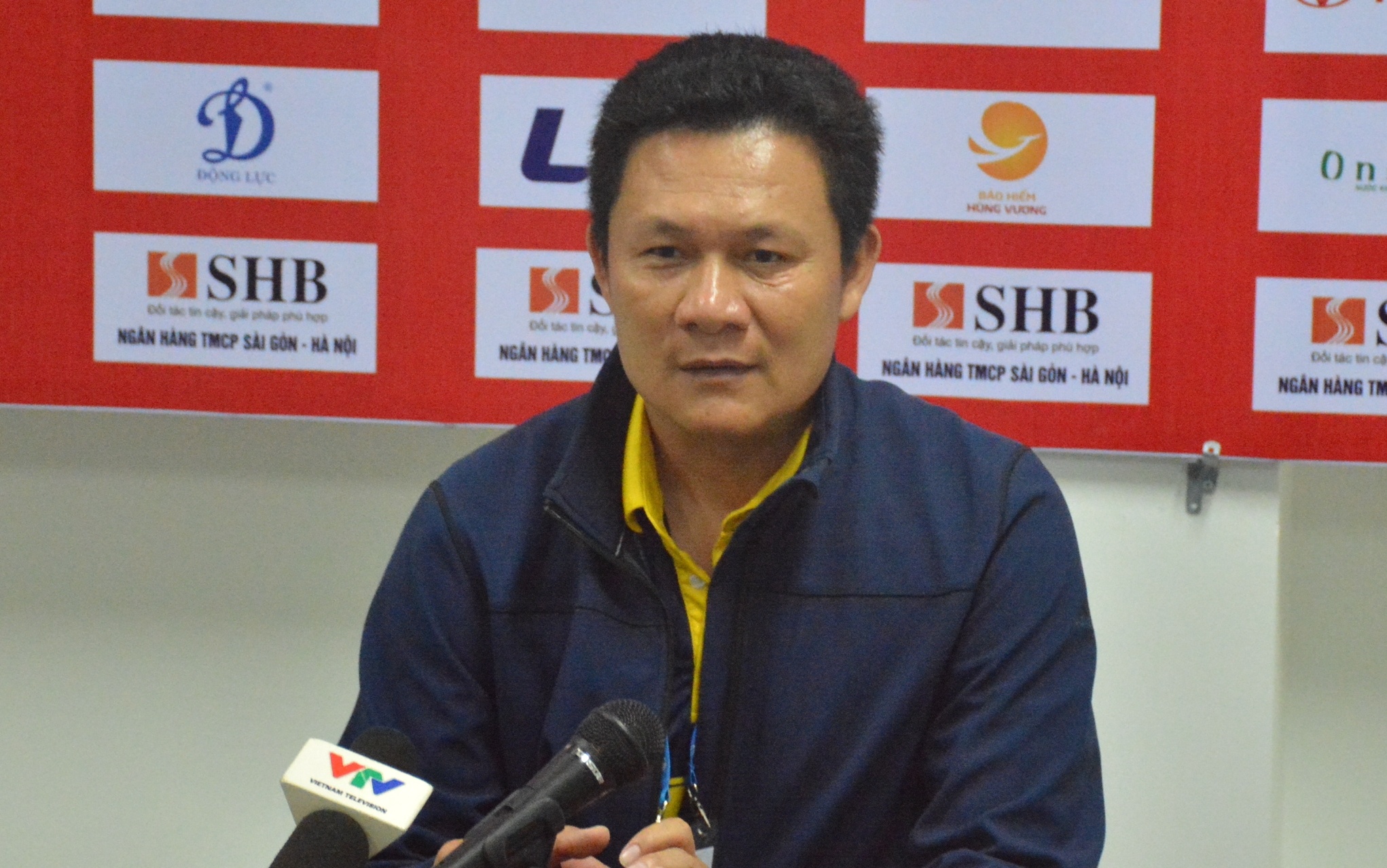 HLV HAGL bao ve Cong Phuong sau tran thua anh 1