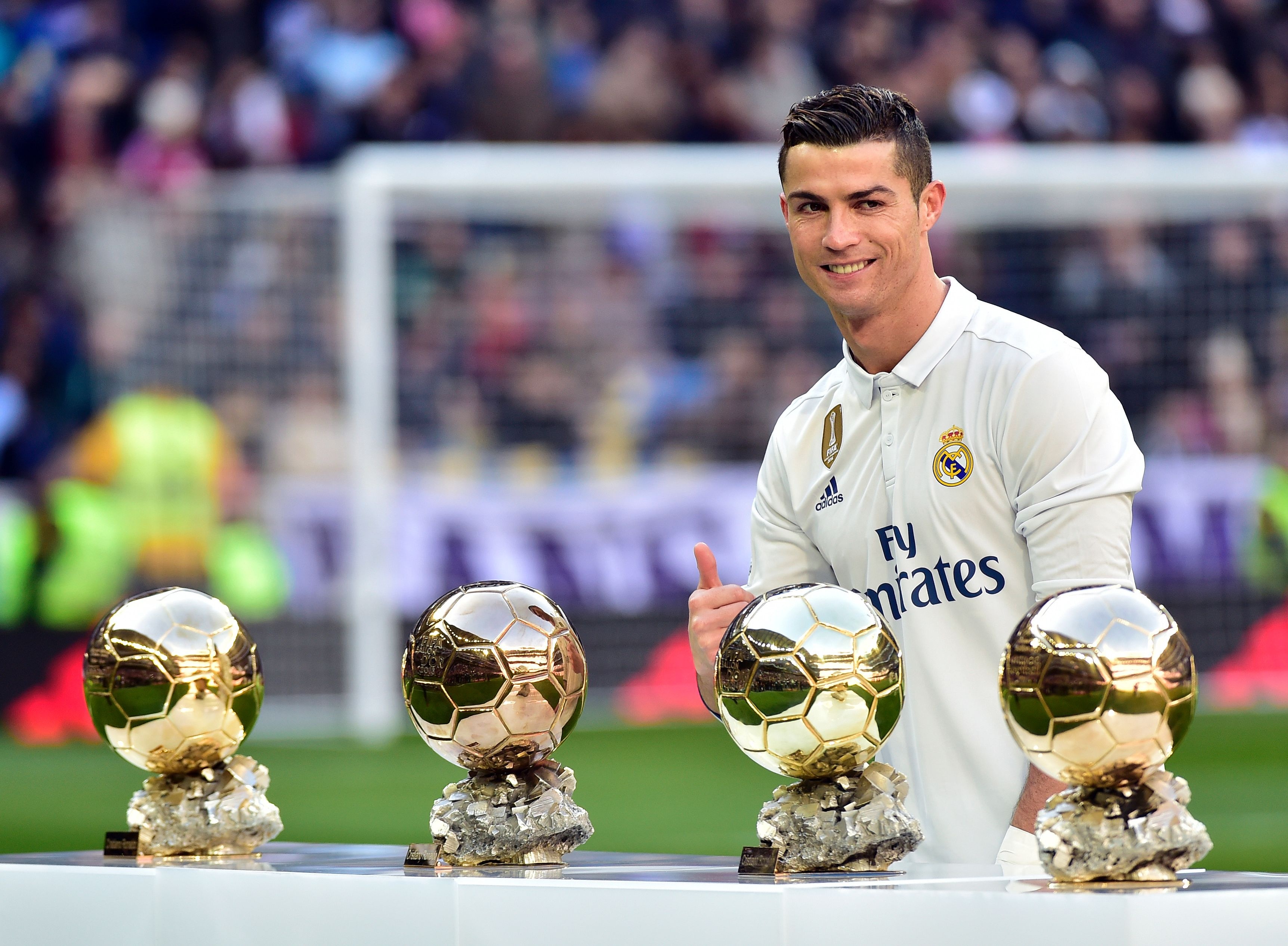 Kho ai ngan Ronaldo gianh giai 'Cau thu hay nhat nam 2016' hinh anh
