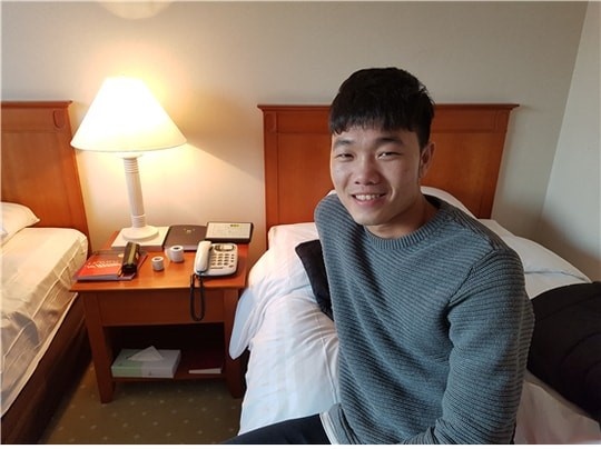 Xuan Truong ngay ngo trong clip 'Con trai Busan' hinh anh