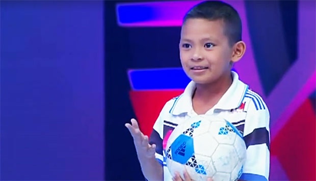 Leicester City trao hoc bong cho hien tuong Thai Lan hinh anh