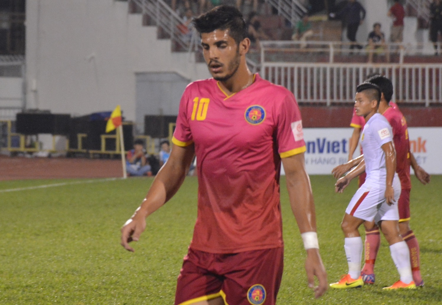 Thay ngoai va cau noi giat minh ve bong da Viet Nam hinh anh