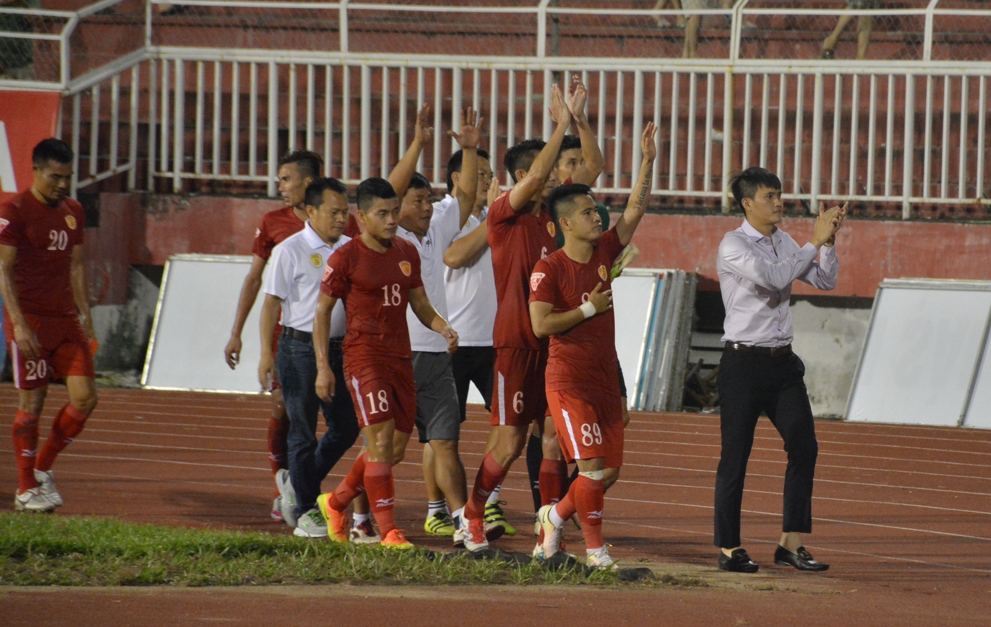 Cong Vinh tiep tuc ghi diem trong long nguoi ham mo anh 3