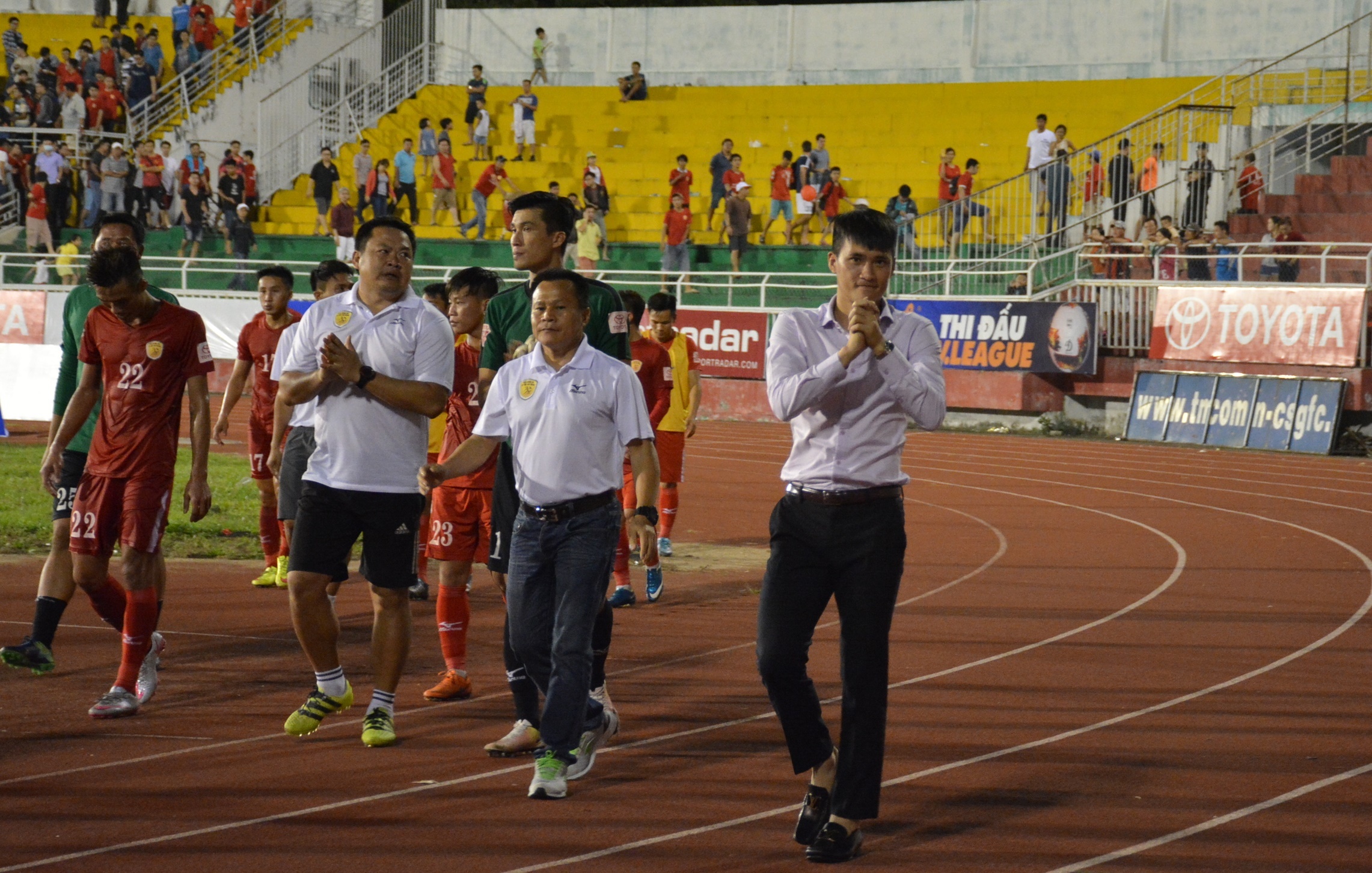 Cong Vinh tiep tuc ghi diem trong long nguoi ham mo anh 4