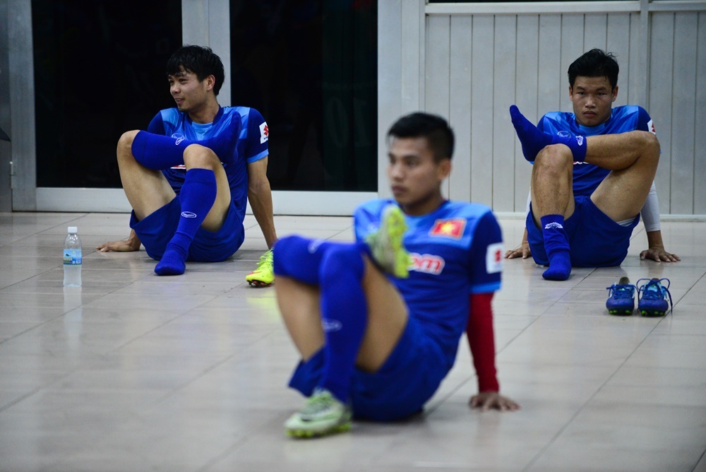 U23 Việt Nam tập dưới cơn mưa tầm tã đầu năm ảnh 11 U23 Viet Nam tap duoi con mua tam ta dau nam anh 11