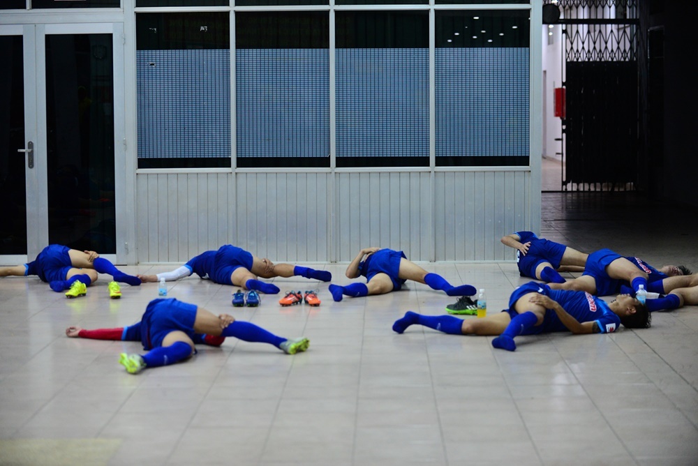 U23 Việt Nam tập dưới cơn mưa tầm tã đầu năm ảnh 12 U23 Viet Nam tap duoi con mua tam ta dau nam anh 12