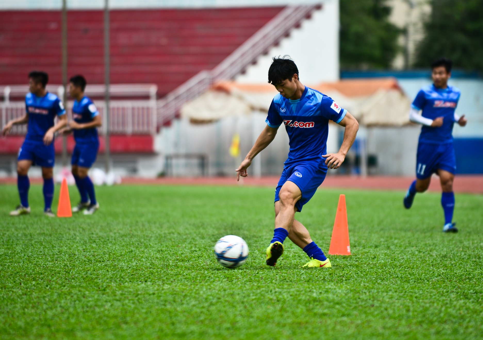 U23 Việt Nam tập dưới cơn mưa tầm tã đầu năm ảnh 7 U23 Viet Nam tap duoi con mua tam ta dau nam anh 7