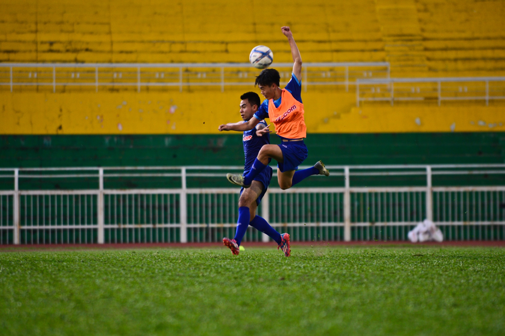 U23 Việt Nam tập dưới cơn mưa tầm tã đầu năm ảnh 6 U23 Viet Nam tap duoi con mua tam ta dau nam anh 6