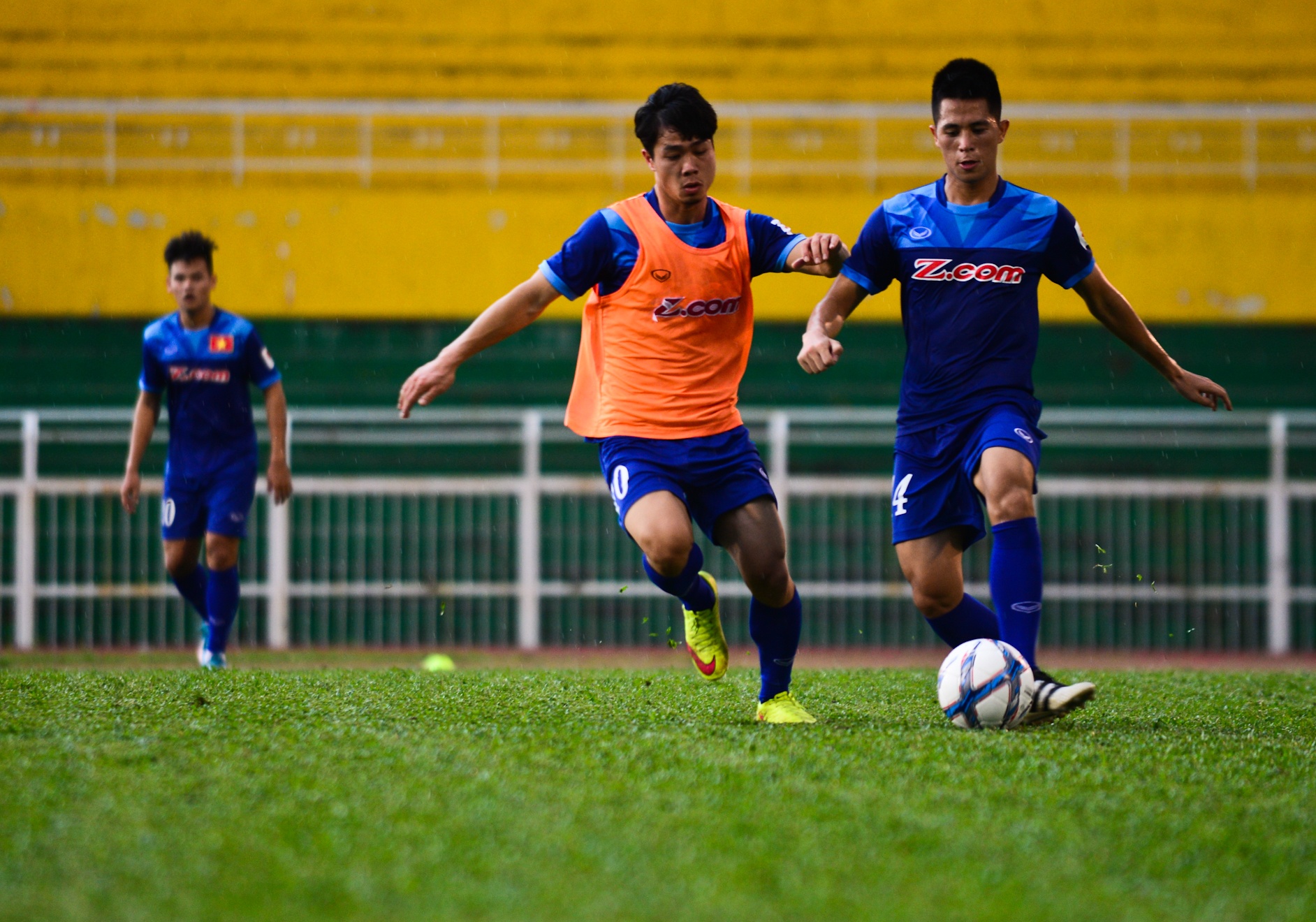 U23 Việt Nam tập dưới cơn mưa tầm tã đầu năm ảnh 9 U23 Viet Nam tap duoi con mua tam ta dau nam anh 9