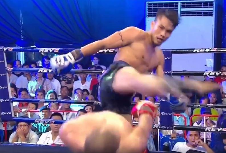 Tinh huong ne don giong het phim 'Ma tran' hinh anh