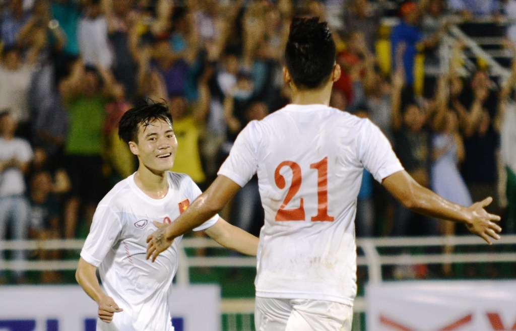 HLV Huu Thang khong muon U23 Viet Nam 'len may' hinh anh