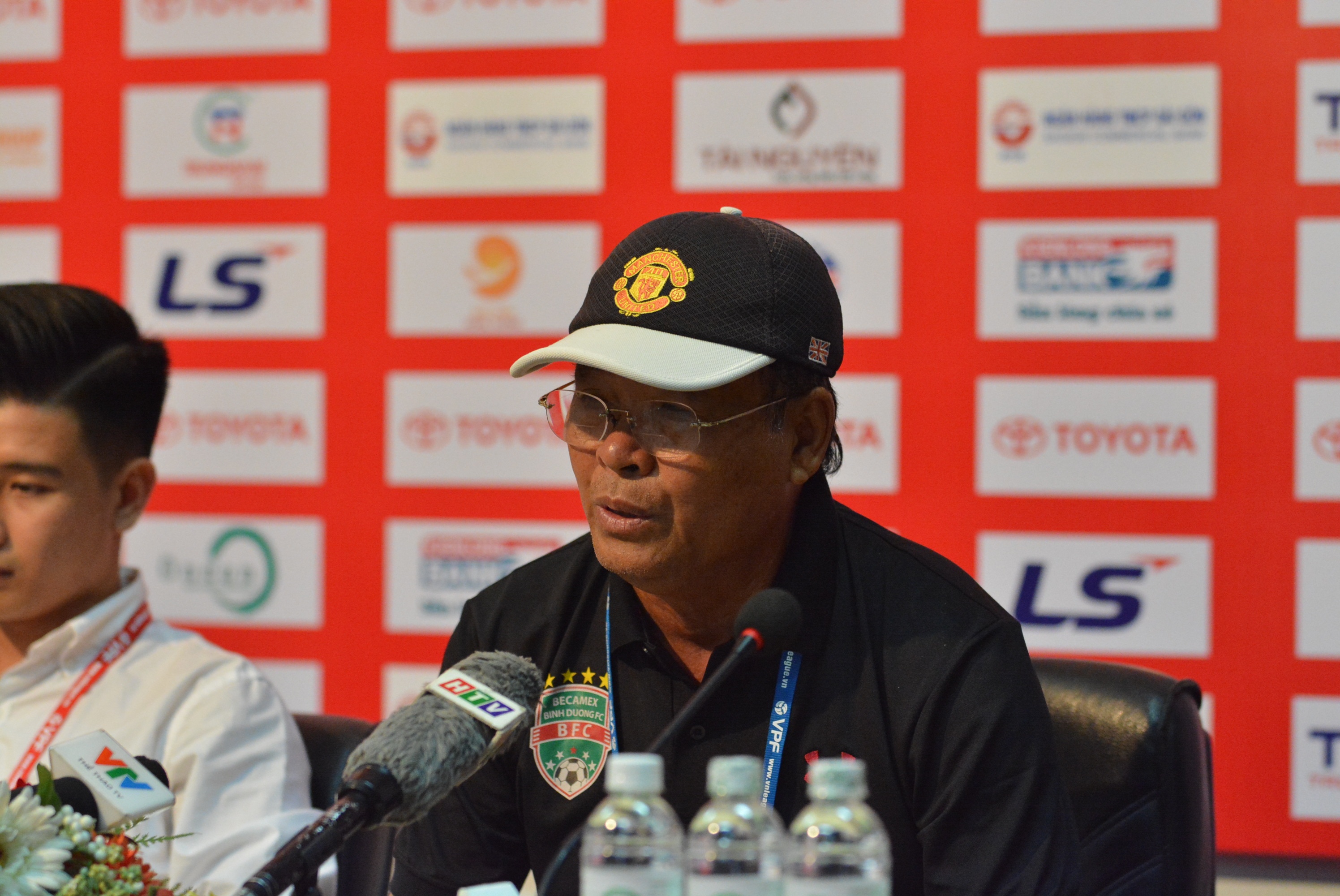 Anh Duc duoc dem ra so voi Cong Phuong anh 1