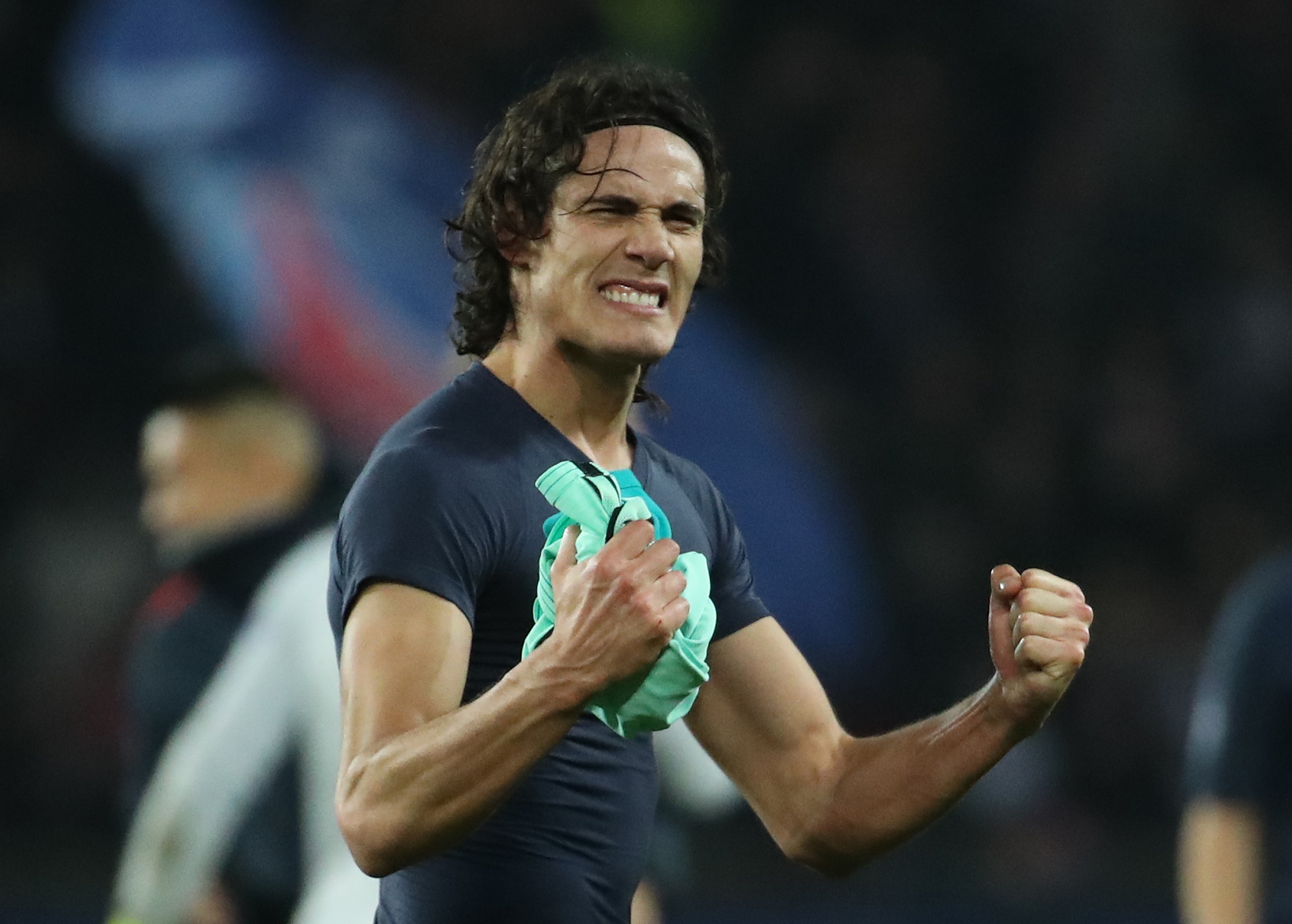 Ngay PSG phat thong diep canh bao chau Au hinh anh