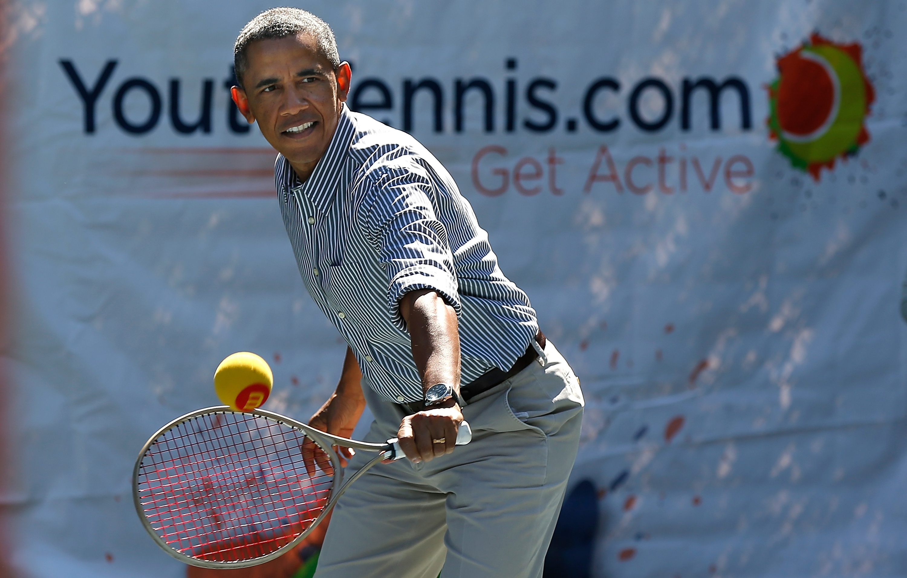 Ong Obama theo doi doi bong chot bang cua Duc hinh anh