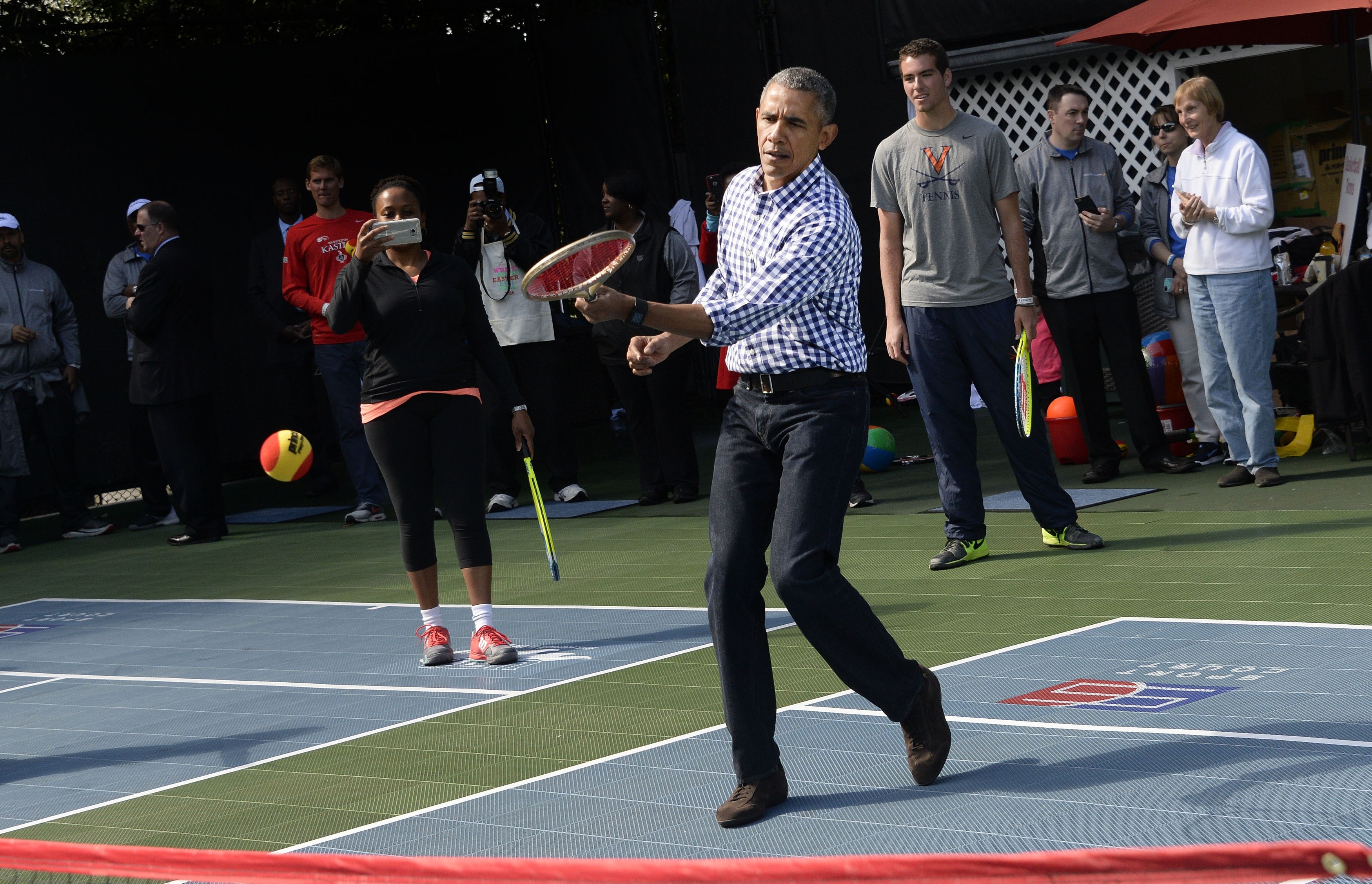 Ong Obama theo doi doi bong chot bang cua Duc anh 1