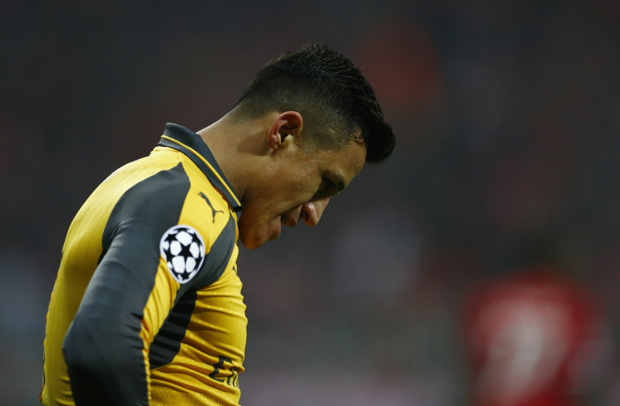 CDV Chile keu goi Alexis Sanchez roi Arsenal hinh anh