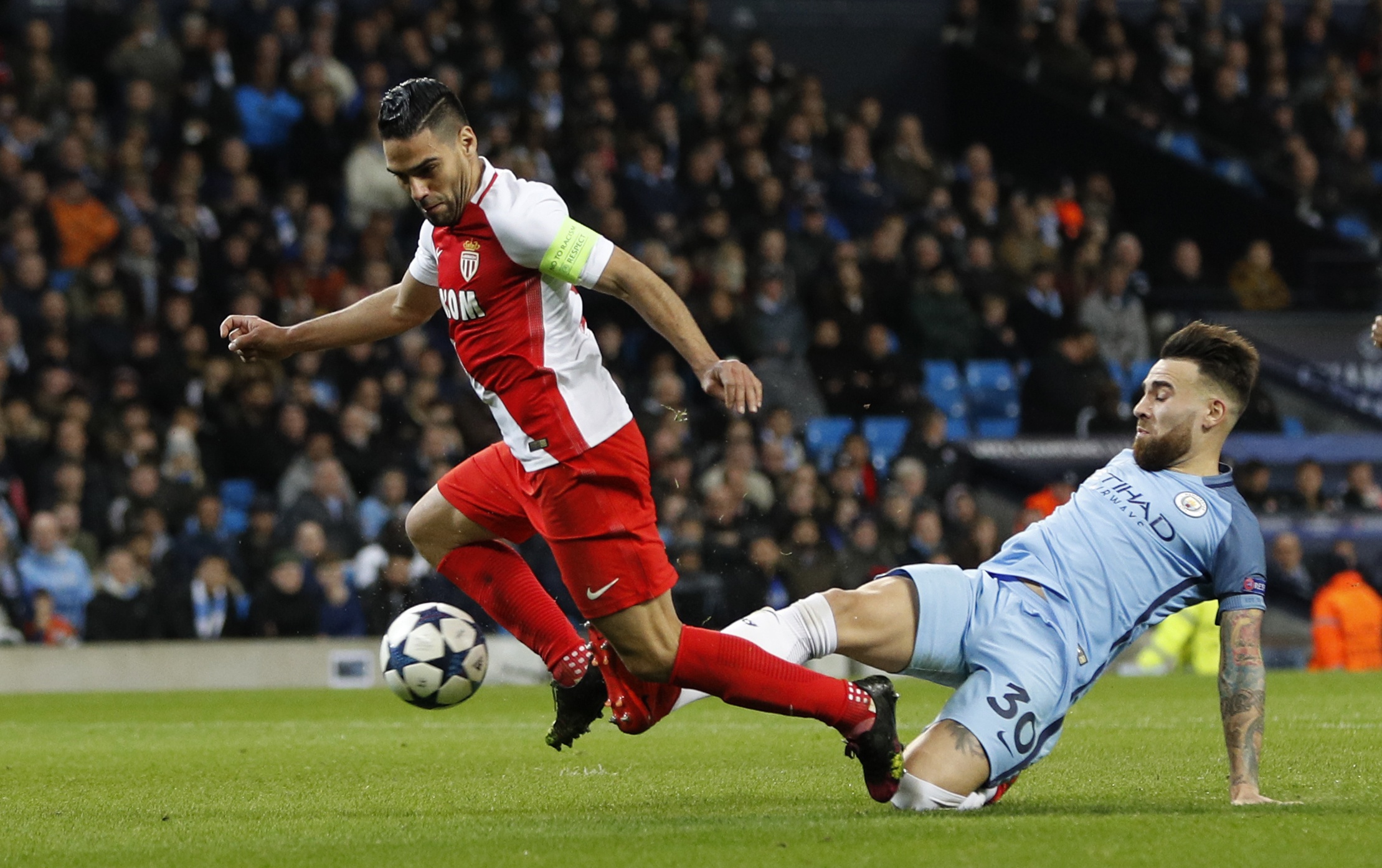 Da the nay,  Man City hay con 'dot' nhieu tien nua anh 1