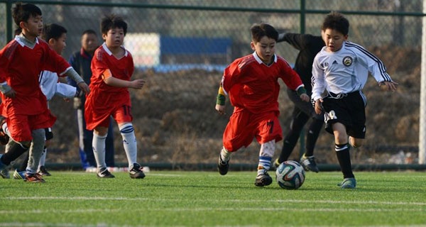 Trung Quoc bung no hoc vien bong da voi tham vong 'hoa rong' hinh anh