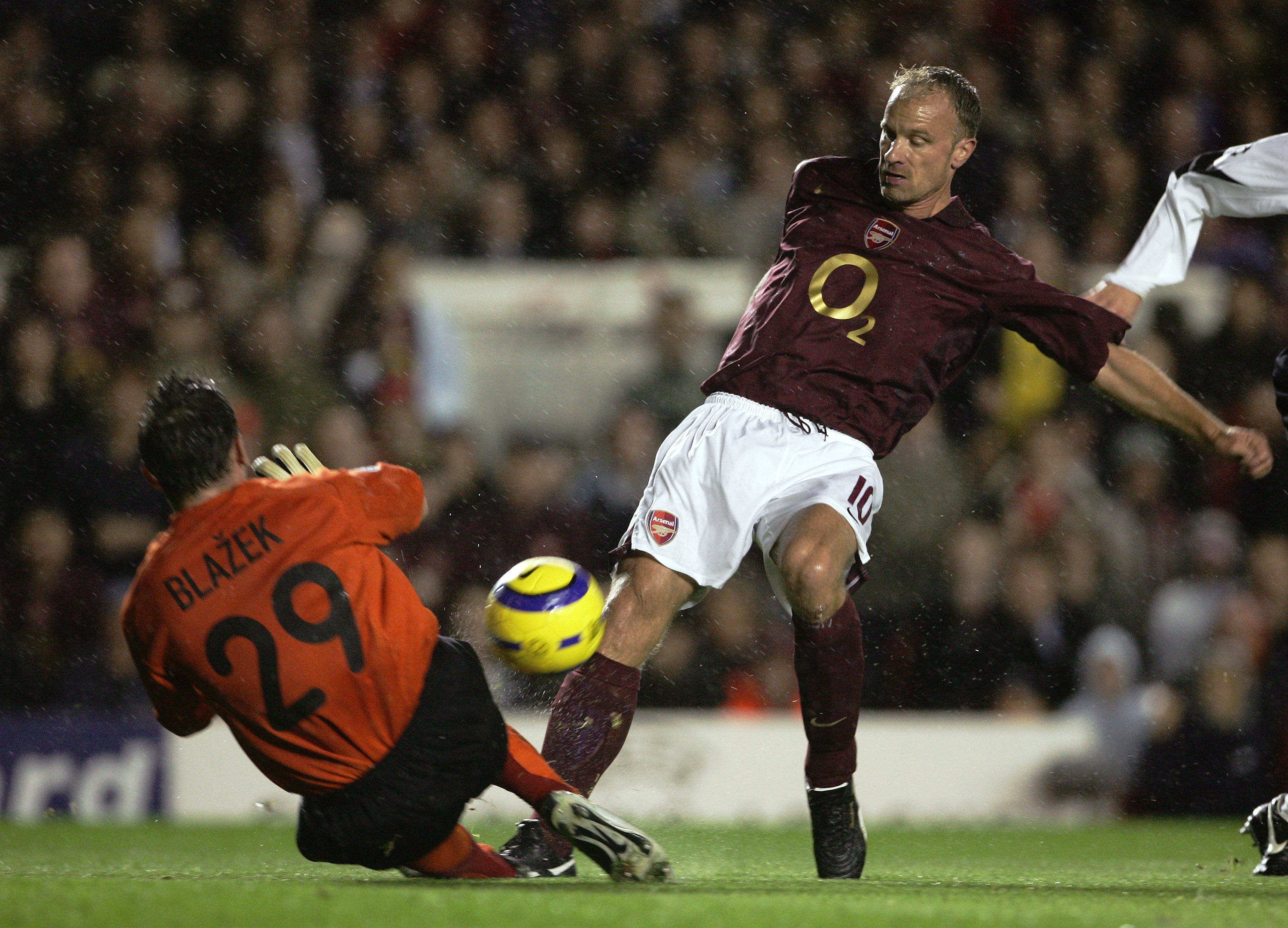 Tròn 15 năm tuyệt phẩm Dennis Bergkamp ảnh 3 Tron 15 nam tuyet pham Dennis Bergkamp anh 3