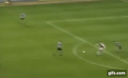 Tron 15 nam Dennis Bergkamp ghi ban thang ma thuat hinh anh