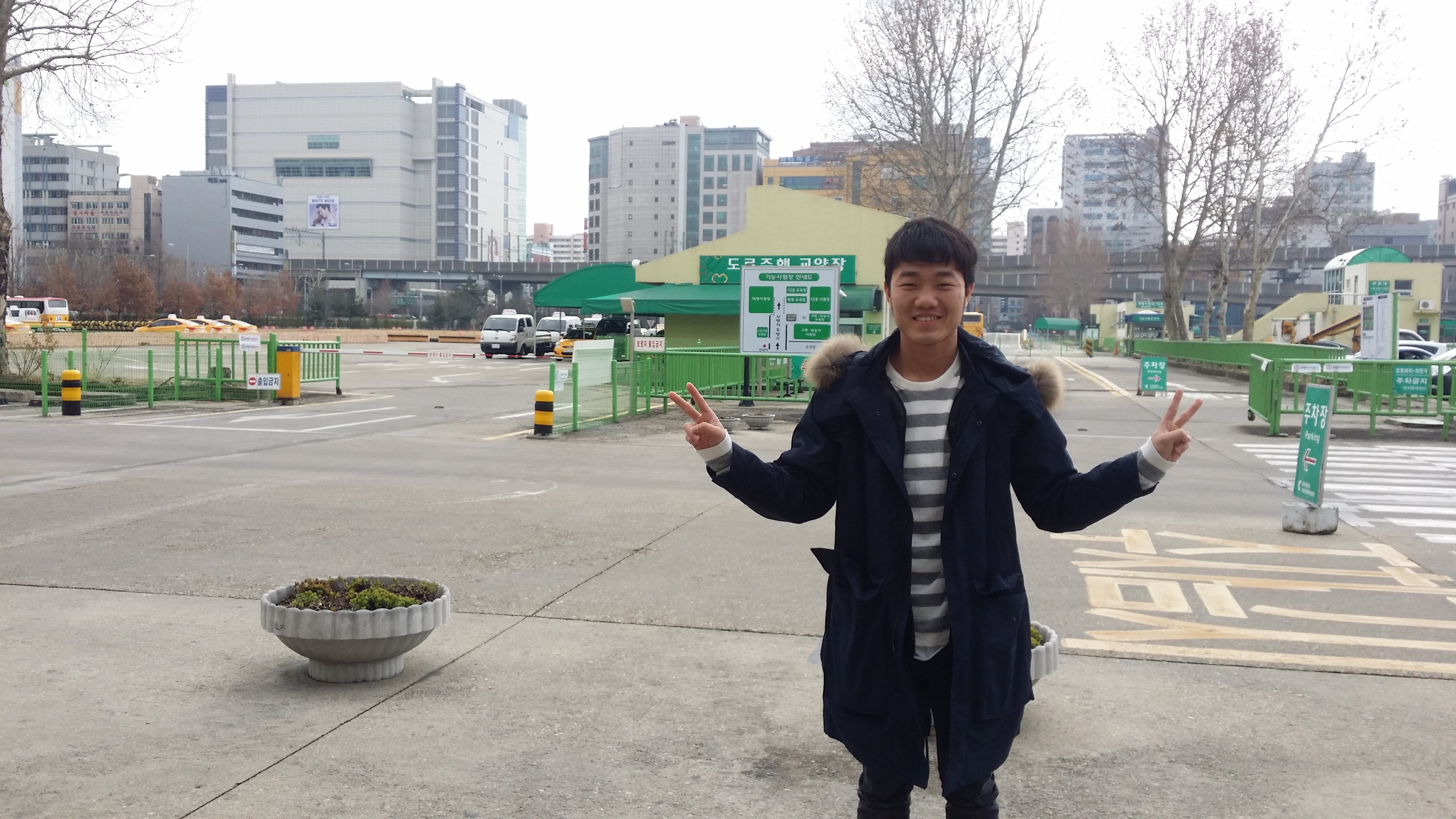 Xuan Truong lay bang lai xe chong vanh o Han Quoc hinh anh